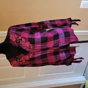 Hot 🔥 pink and black top Sze L